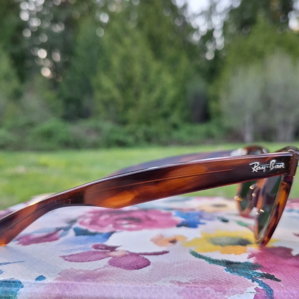Ray-Ban Vintage 80s Tortoiseshell Sunglasses - Picture 4 of 12